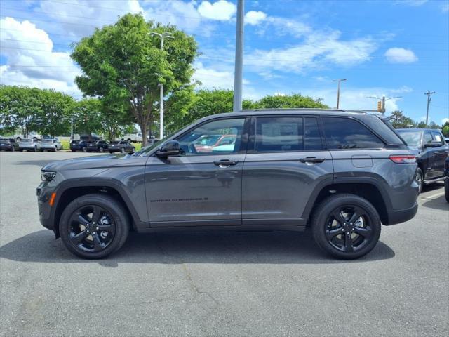 new 2025 Jeep Grand Cherokee car, priced at $44,600
