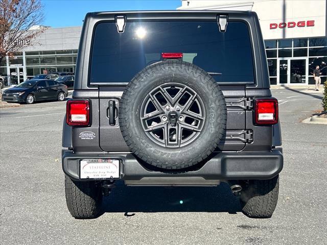 new 2025 Jeep Wrangler car, priced at $41,074