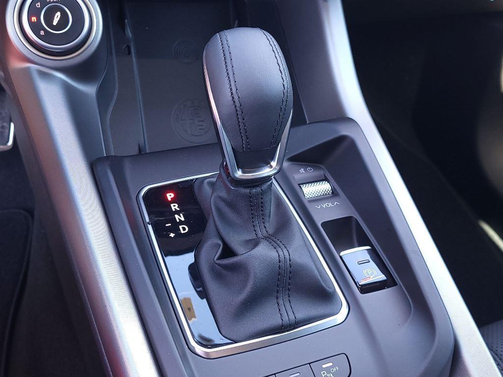 new 2024 Alfa Romeo Tonale car, priced at $39,540