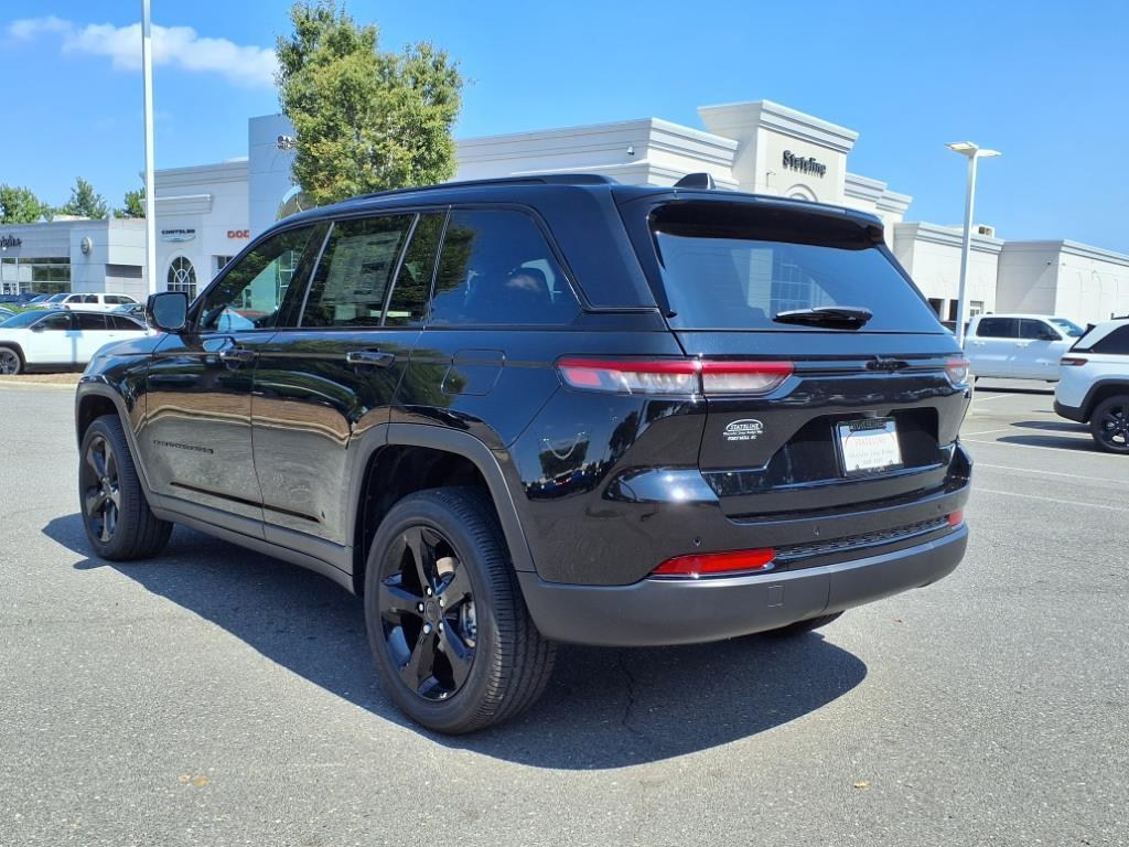 new 2025 Jeep Grand Cherokee car, priced at $40,364