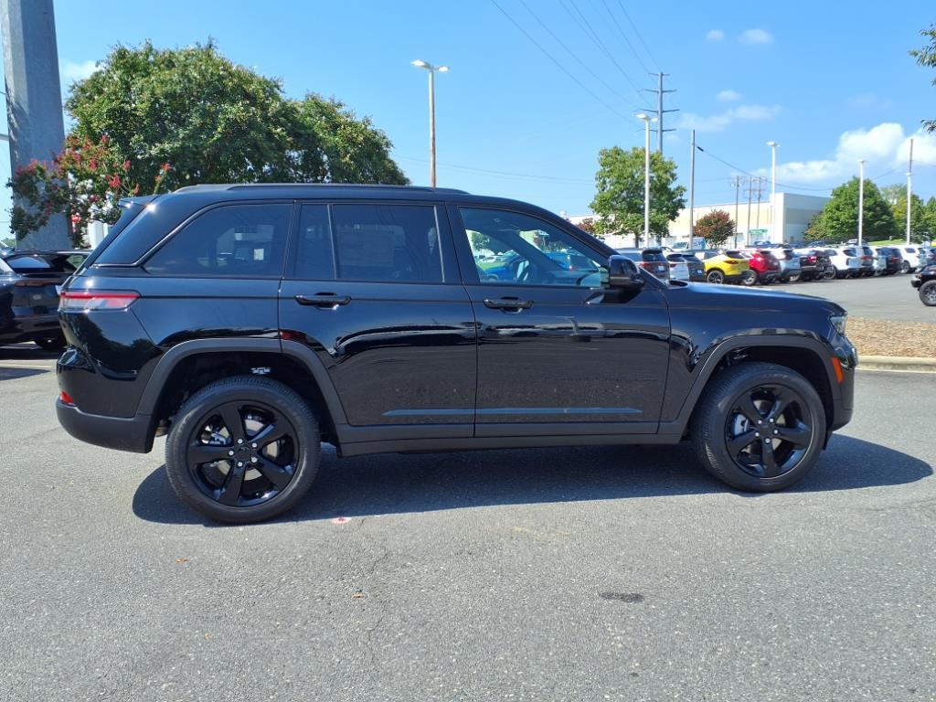 new 2025 Jeep Grand Cherokee car, priced at $40,364
