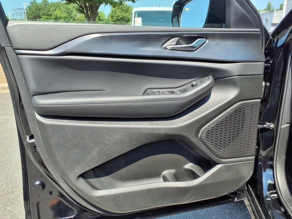 new 2025 Jeep Grand Cherokee L car, priced at $50,585