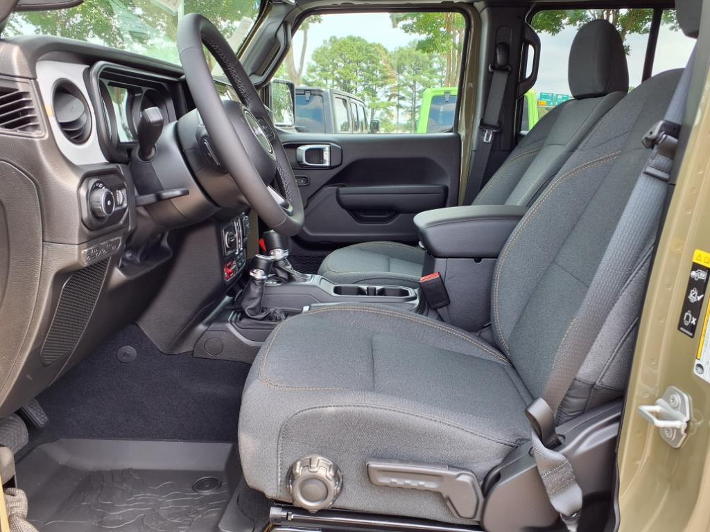 new 2025 Jeep Wrangler car, priced at $52,575