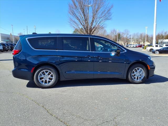 new 2025 Chrysler Pacifica car, priced at $44,640