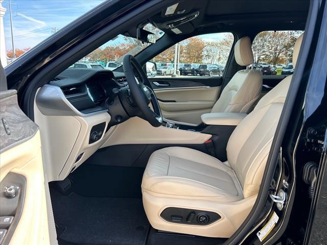 new 2025 Jeep Grand Cherokee car, priced at $49,164