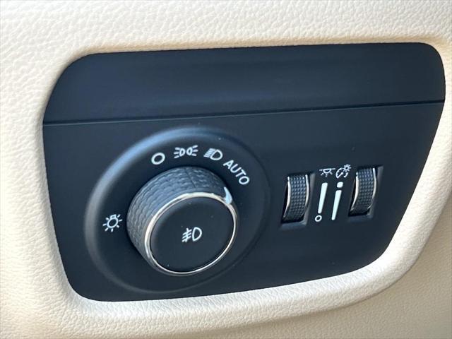 new 2025 Jeep Grand Cherokee car, priced at $50,832