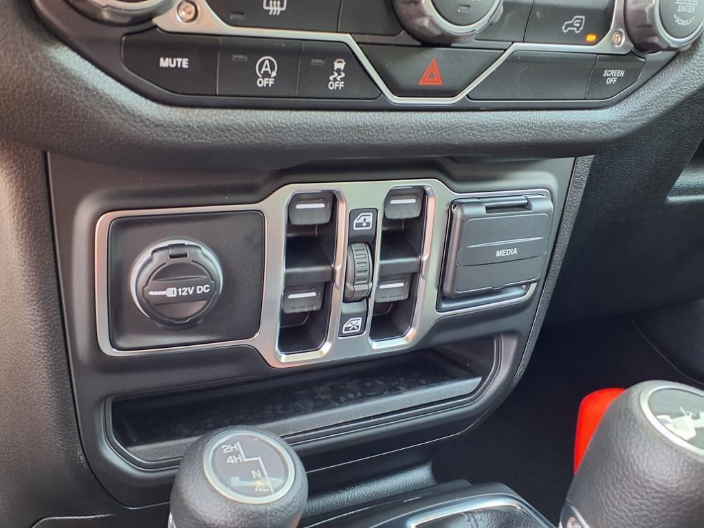 new 2025 Jeep Wrangler car, priced at $42,781