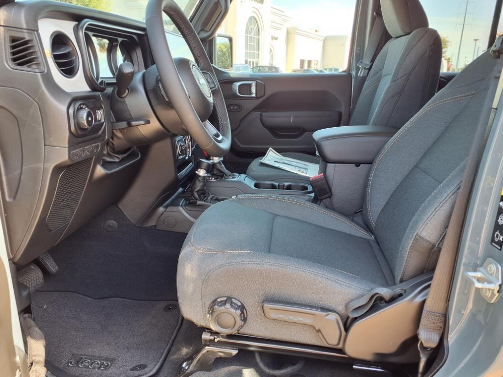 new 2025 Jeep Wrangler car, priced at $44,776