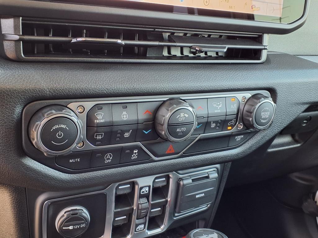 new 2025 Jeep Wrangler car, priced at $44,776