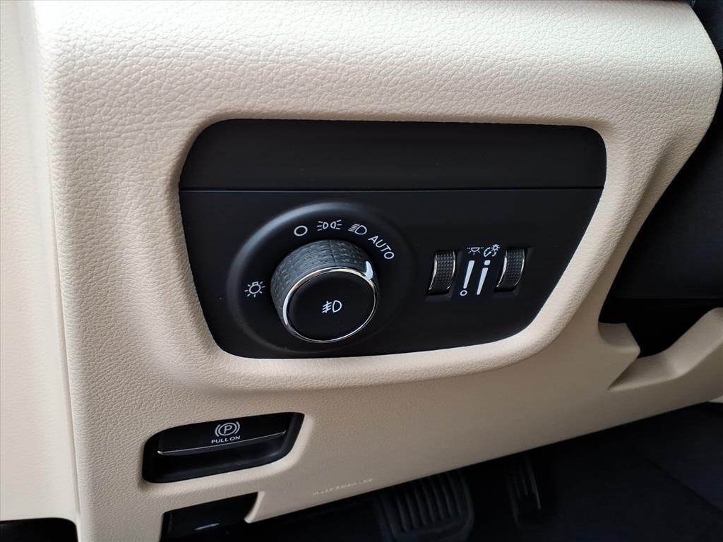 new 2025 Jeep Grand Cherokee car, priced at $43,538