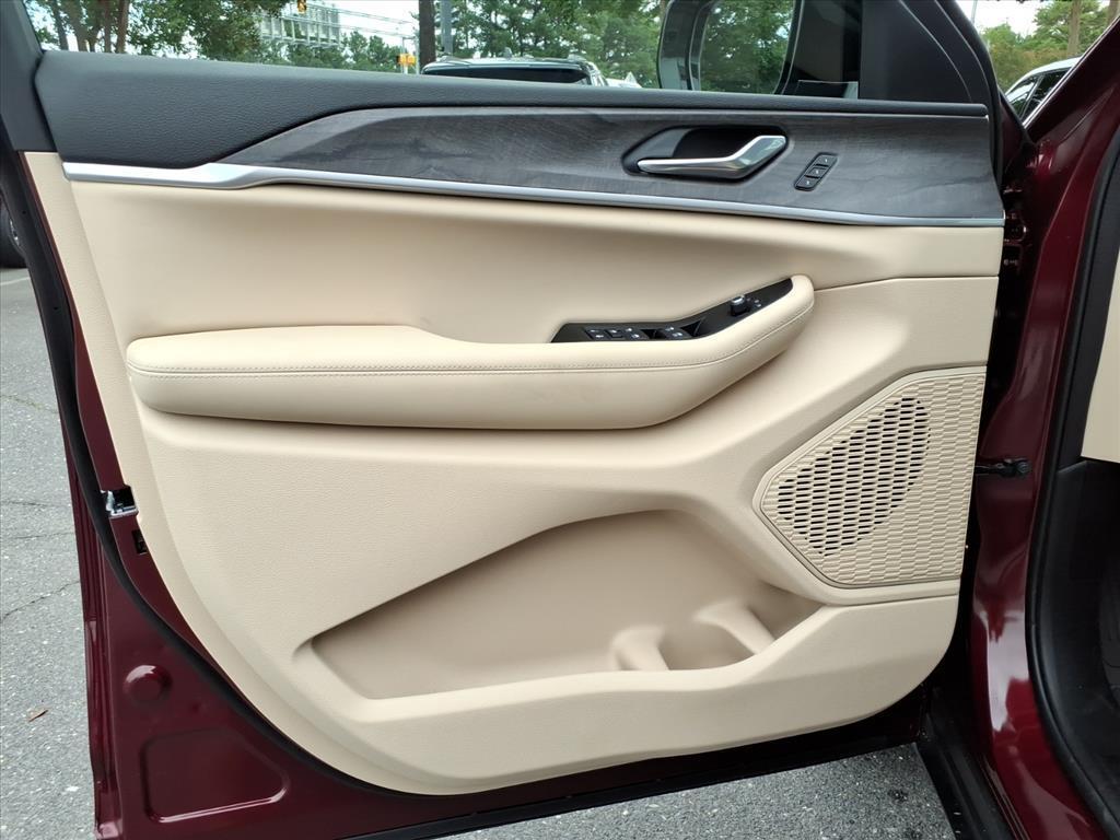 new 2025 Jeep Grand Cherokee car, priced at $43,538