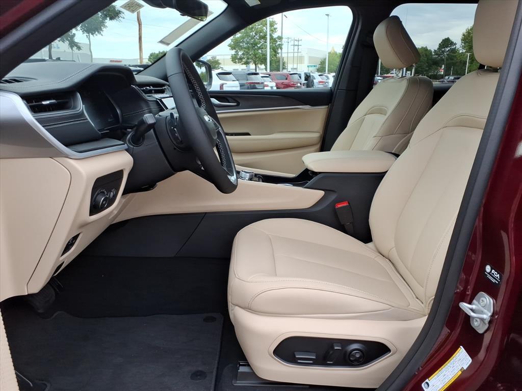 new 2025 Jeep Grand Cherokee car, priced at $43,538