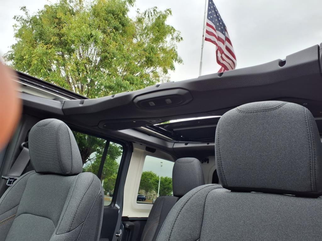 new 2025 Jeep Wrangler car, priced at $50,151