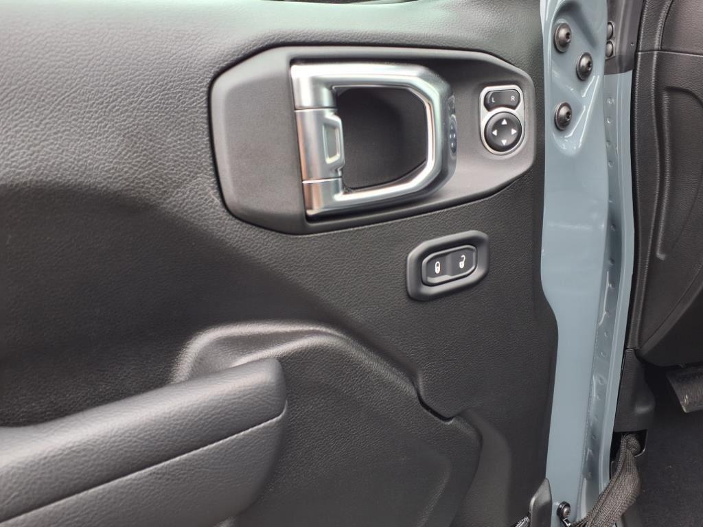 new 2025 Jeep Wrangler car, priced at $50,151