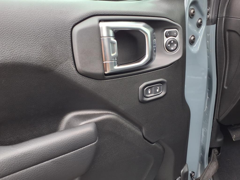 new 2025 Jeep Wrangler car, priced at $54,191