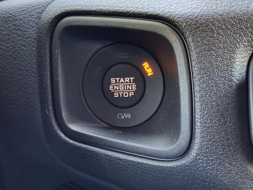 new 2025 Jeep Wrangler car, priced at $42,071