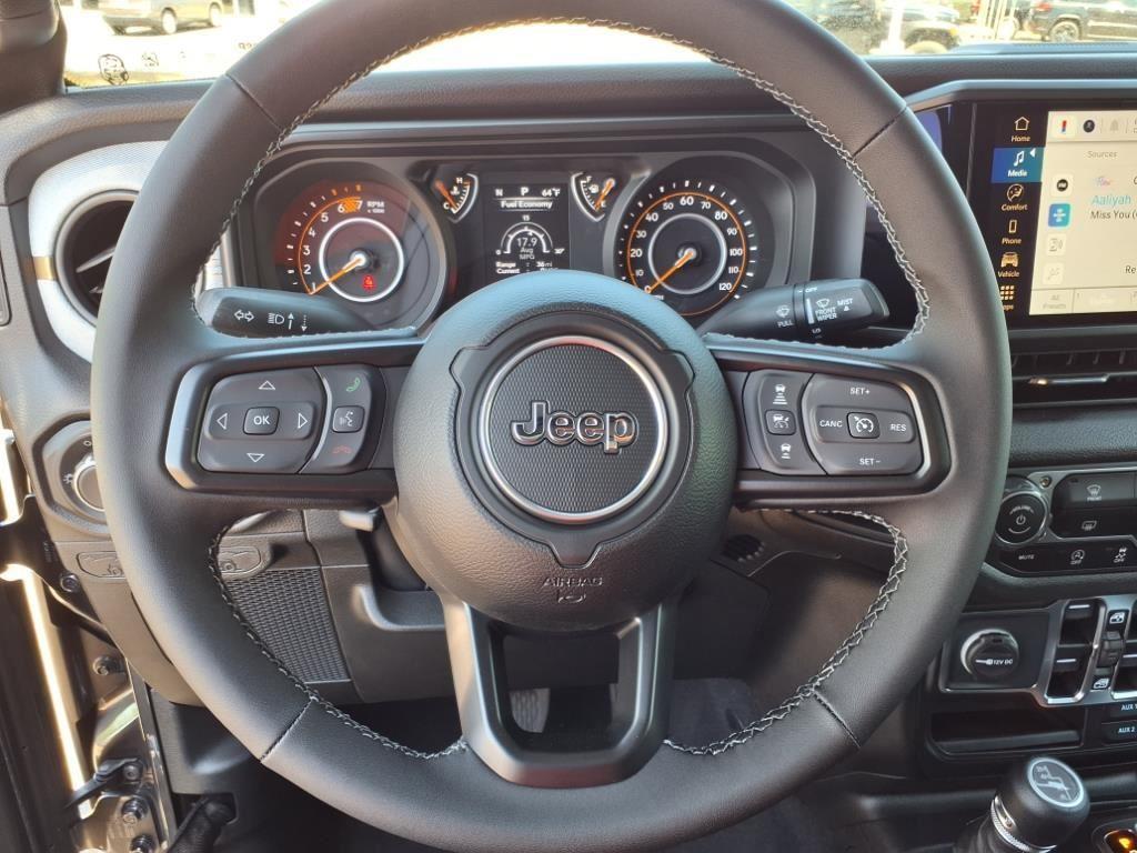 new 2025 Jeep Wrangler car, priced at $42,071