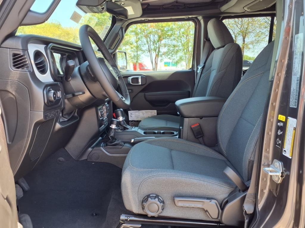 new 2025 Jeep Wrangler car, priced at $42,071