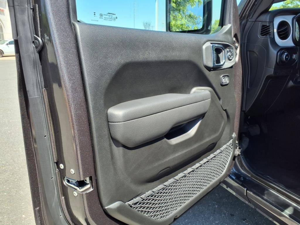 new 2025 Jeep Wrangler car, priced at $42,071