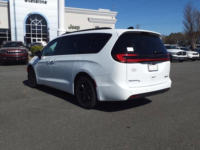 new 2024 Chrysler Pacifica Hybrid car, priced at $54,784