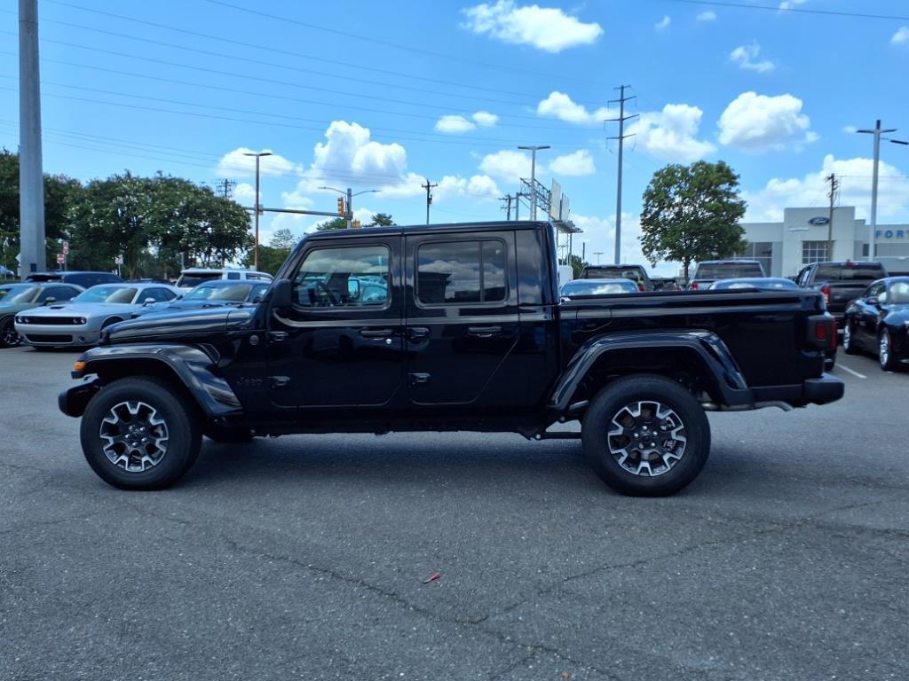 new 2025 Jeep Gladiator car, priced at $49,525