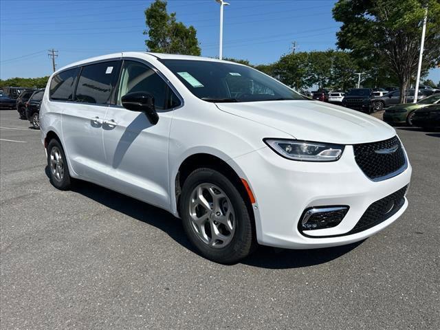 new 2024 Chrysler Pacifica car, priced at $52,767