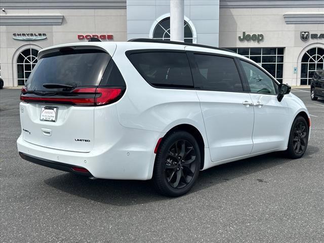 new 2024 Chrysler Pacifica car, priced at $48,458