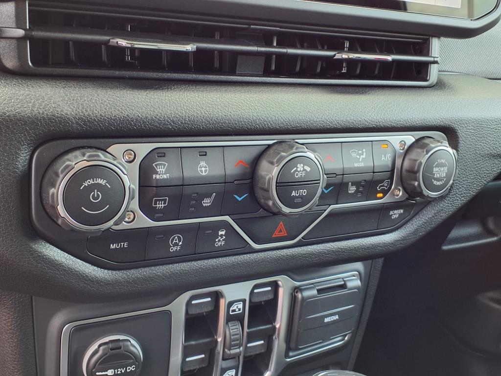 new 2025 Jeep Wrangler car, priced at $52,575