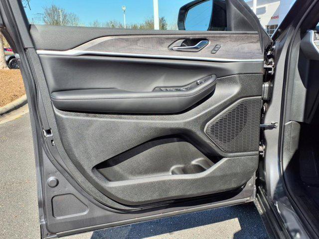 new 2025 Jeep Grand Cherokee car, priced at $51,697