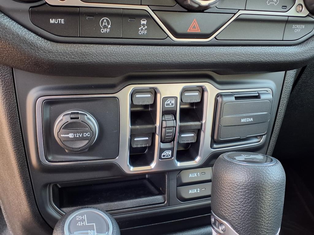 new 2025 Jeep Wrangler car, priced at $46,395