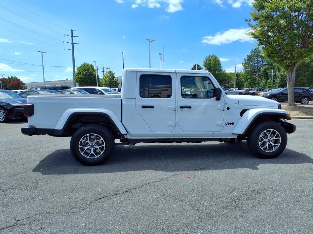 new 2025 Jeep Gladiator car, priced at $49,297