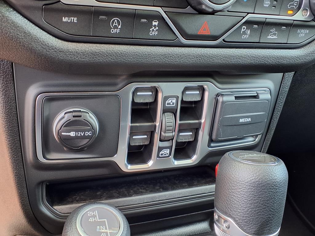 new 2025 Jeep Gladiator car, priced at $49,297