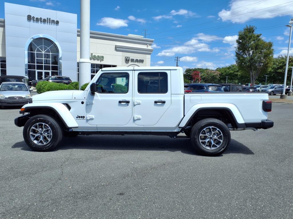 new 2025 Jeep Gladiator car, priced at $49,297