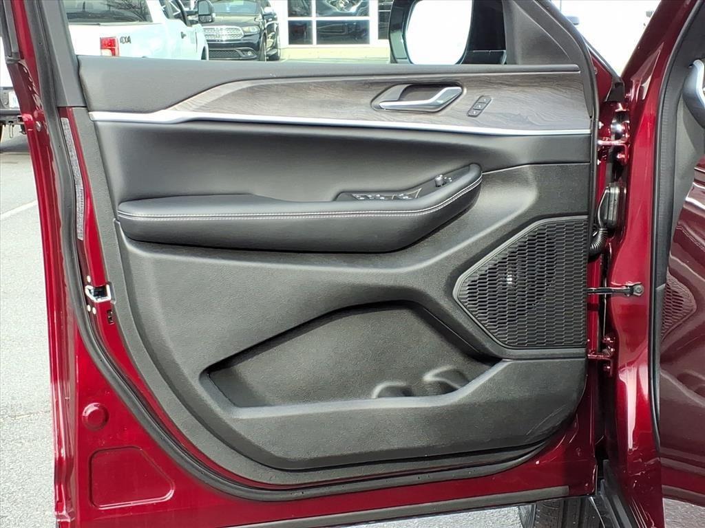 new 2025 Jeep Grand Cherokee L car, priced at $45,085