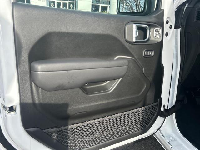 new 2025 Jeep Wrangler car, priced at $40,326