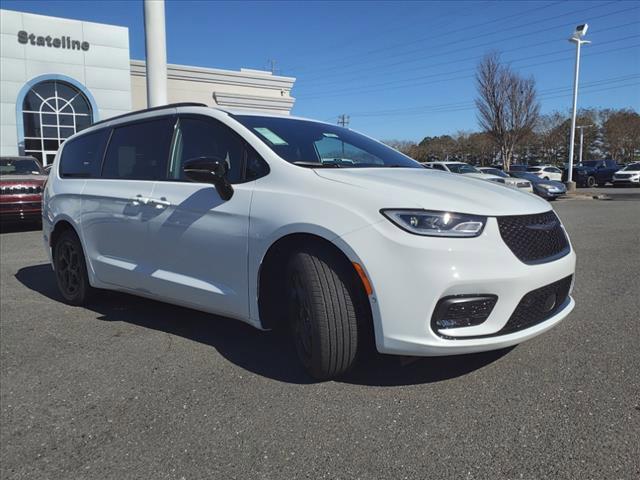 new 2024 Chrysler Pacifica Hybrid car, priced at $56,438