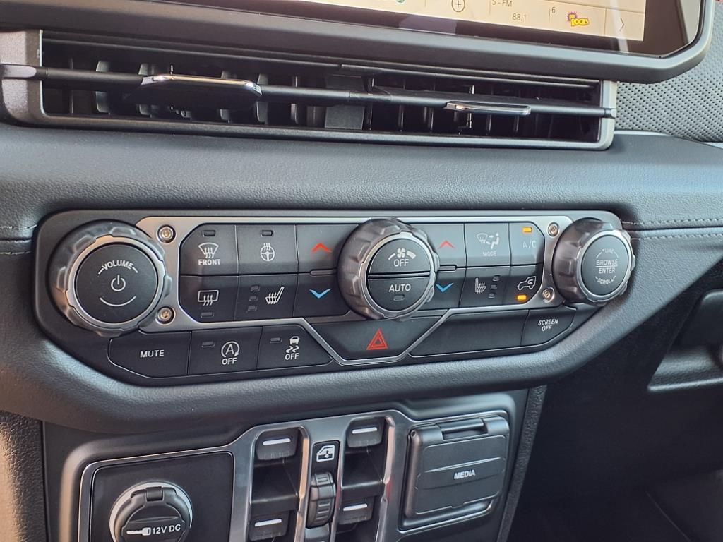 new 2025 Jeep Wrangler car, priced at $65,318