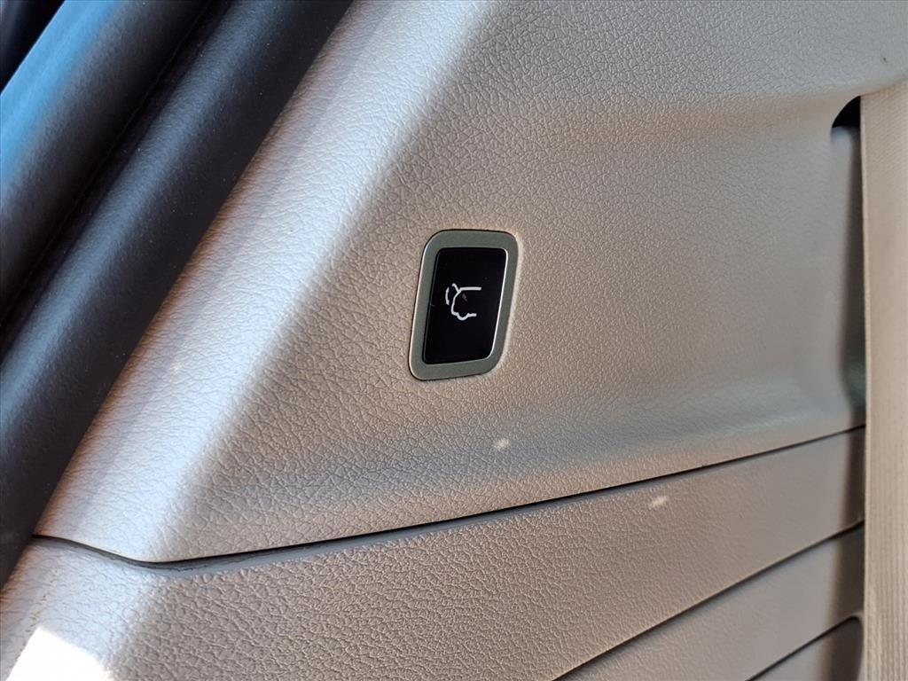 used 2021 Chrysler Pacifica Hybrid car, priced at $23,288