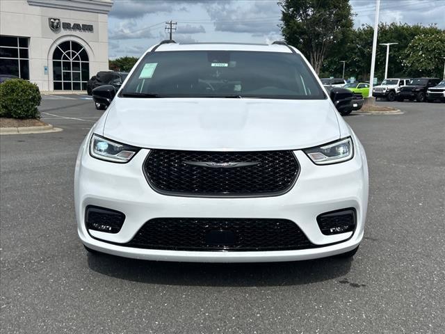 new 2024 Chrysler Pacifica car, priced at $45,915