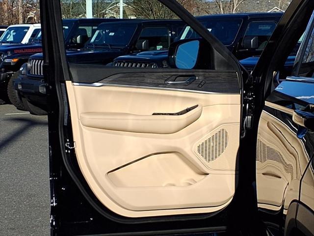 new 2025 Jeep Grand Cherokee car, priced at $51,927