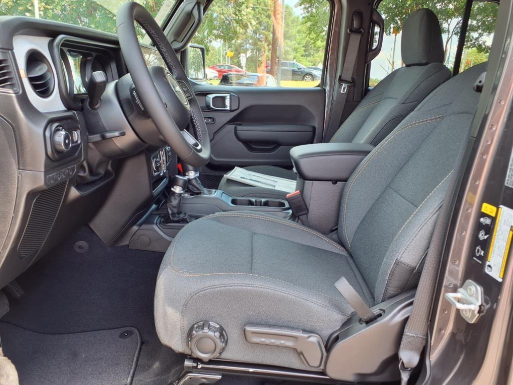 new 2025 Jeep Wrangler car, priced at $48,675