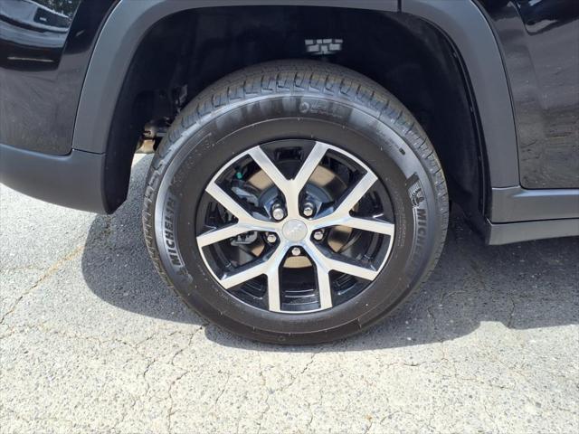new 2025 Jeep Grand Cherokee car, priced at $45,492