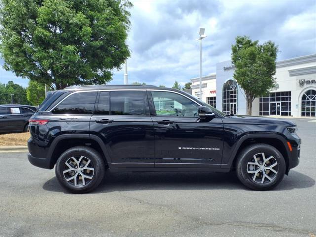 new 2025 Jeep Grand Cherokee car, priced at $45,492