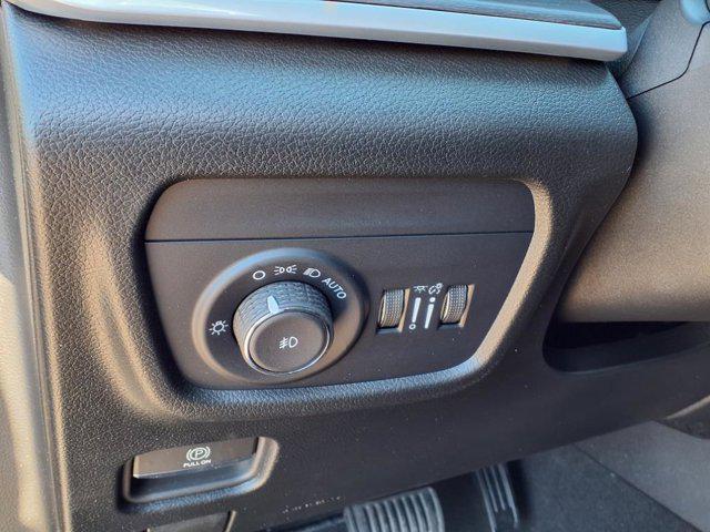 new 2025 Jeep Grand Cherokee car, priced at $51,697