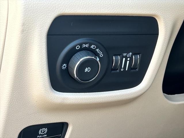 new 2025 Jeep Grand Cherokee car, priced at $50,237