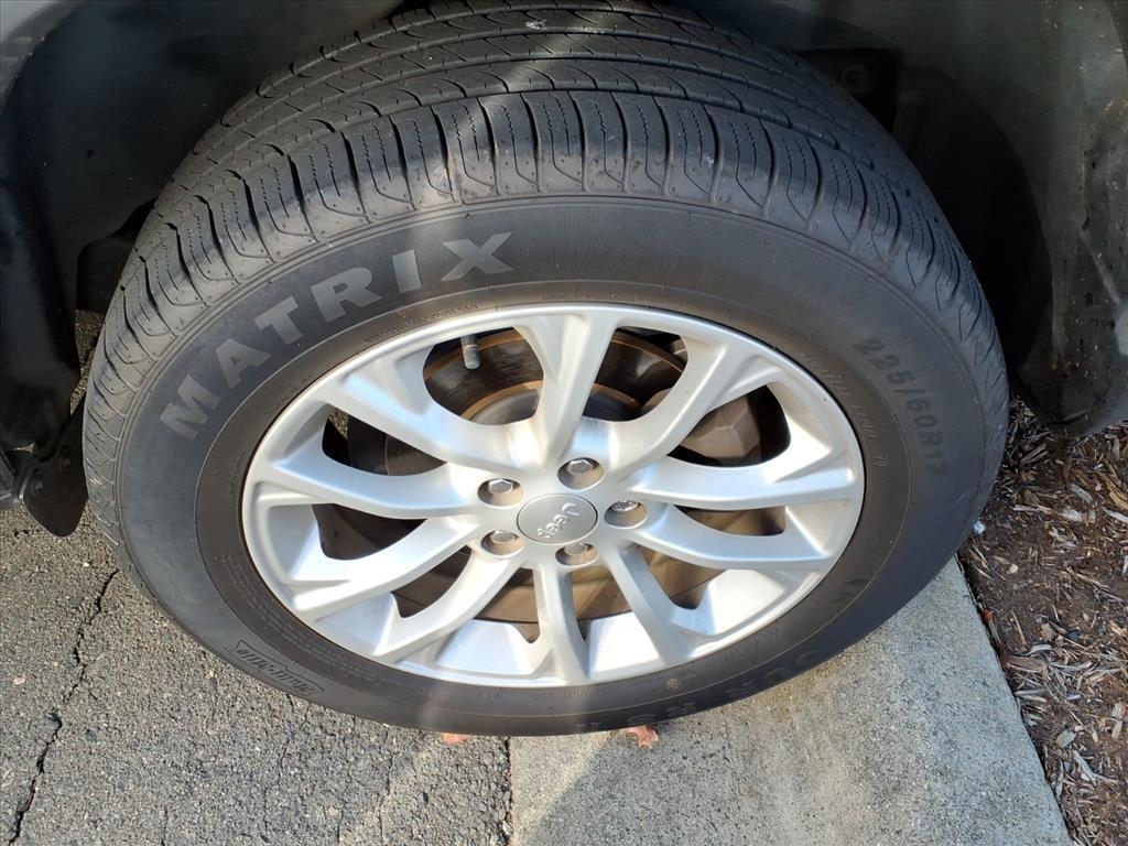 used 2020 Jeep Cherokee car, priced at $13,995