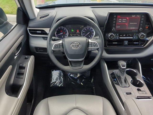 used 2022 Toyota Highlander car