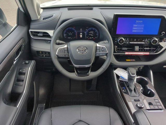 new 2025 Toyota Highlander car, priced at $55,199
