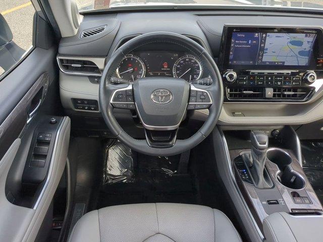 used 2022 Toyota Highlander car