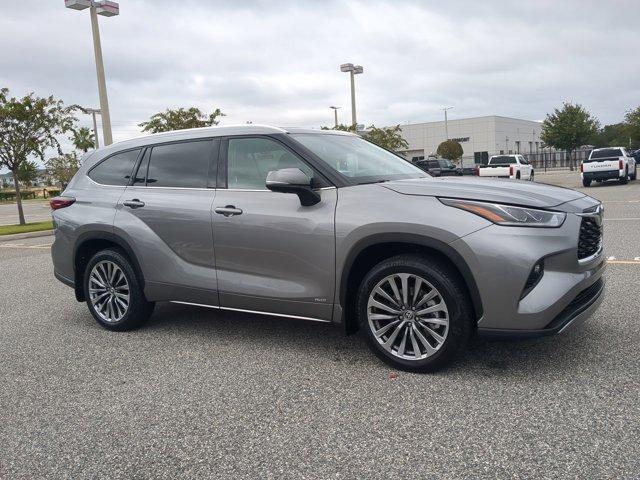 used 2025 Toyota Highlander car